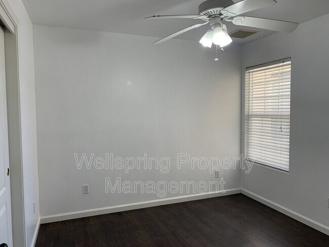 Building Photo - 400 Mavis Ct