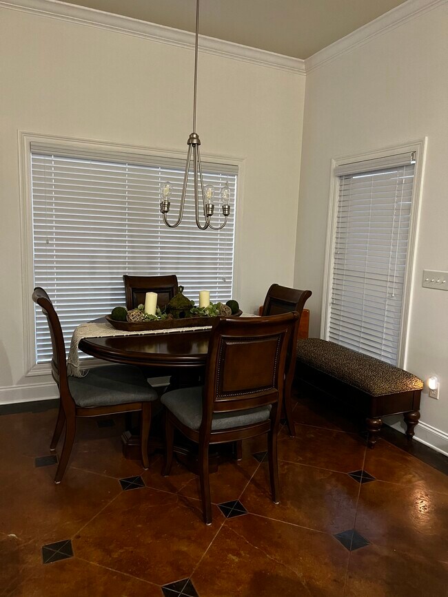 Foto del edificio - 166 Lakeway Dr