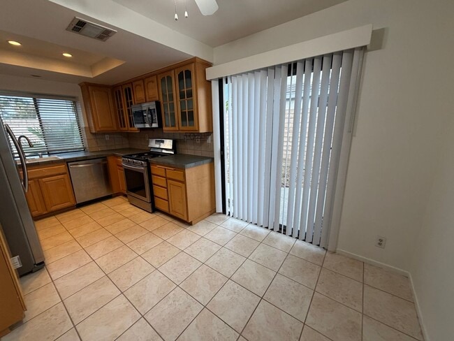 Building Photo - Single story 3 bed, 2 bath home with yard