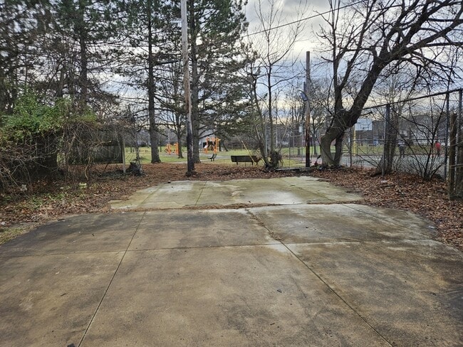 Building Photo - 11600 Beulah Ave