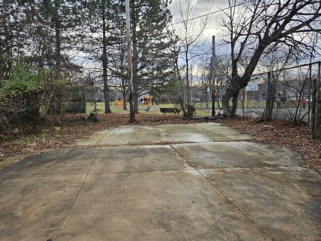 Foto del edificio - 11600 Beulah Ave