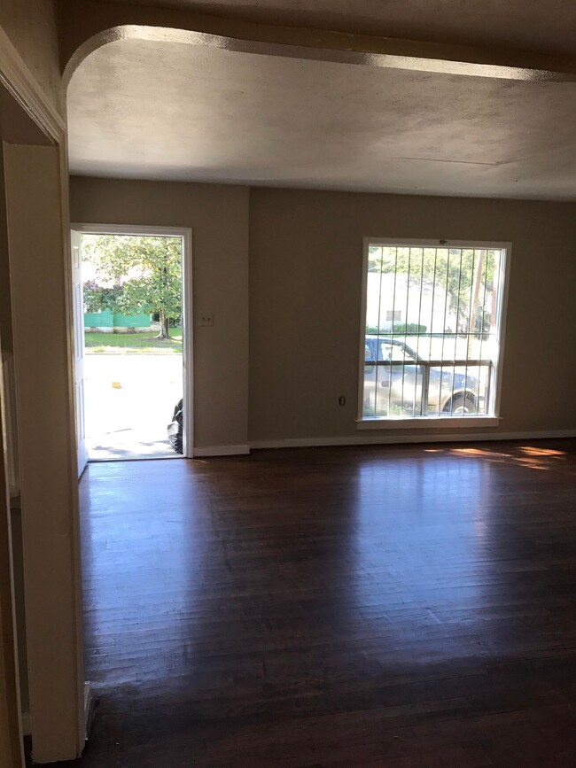 Living Room - view 1 - 830 S Prentiss St