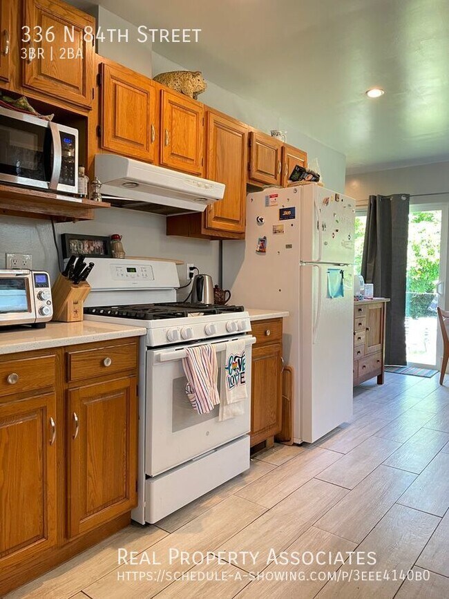 Building Photo - Large 3 Bedroom Home With Garage and Fence...