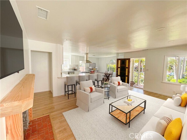 Building Photo - 832 Palms Blvd