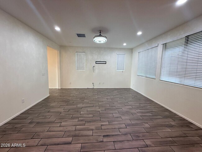 Foto del edificio - 6901 N 88th Dr