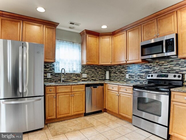 Building Photo - 154 Meadows Ln NE