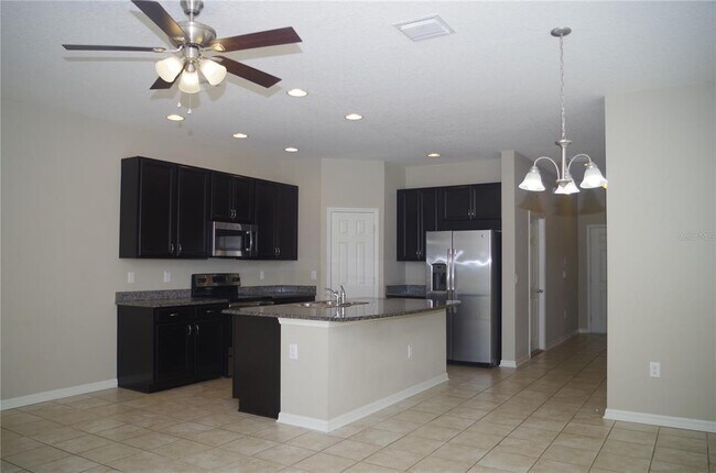 Building Photo - 7089 Towne Lake Rd