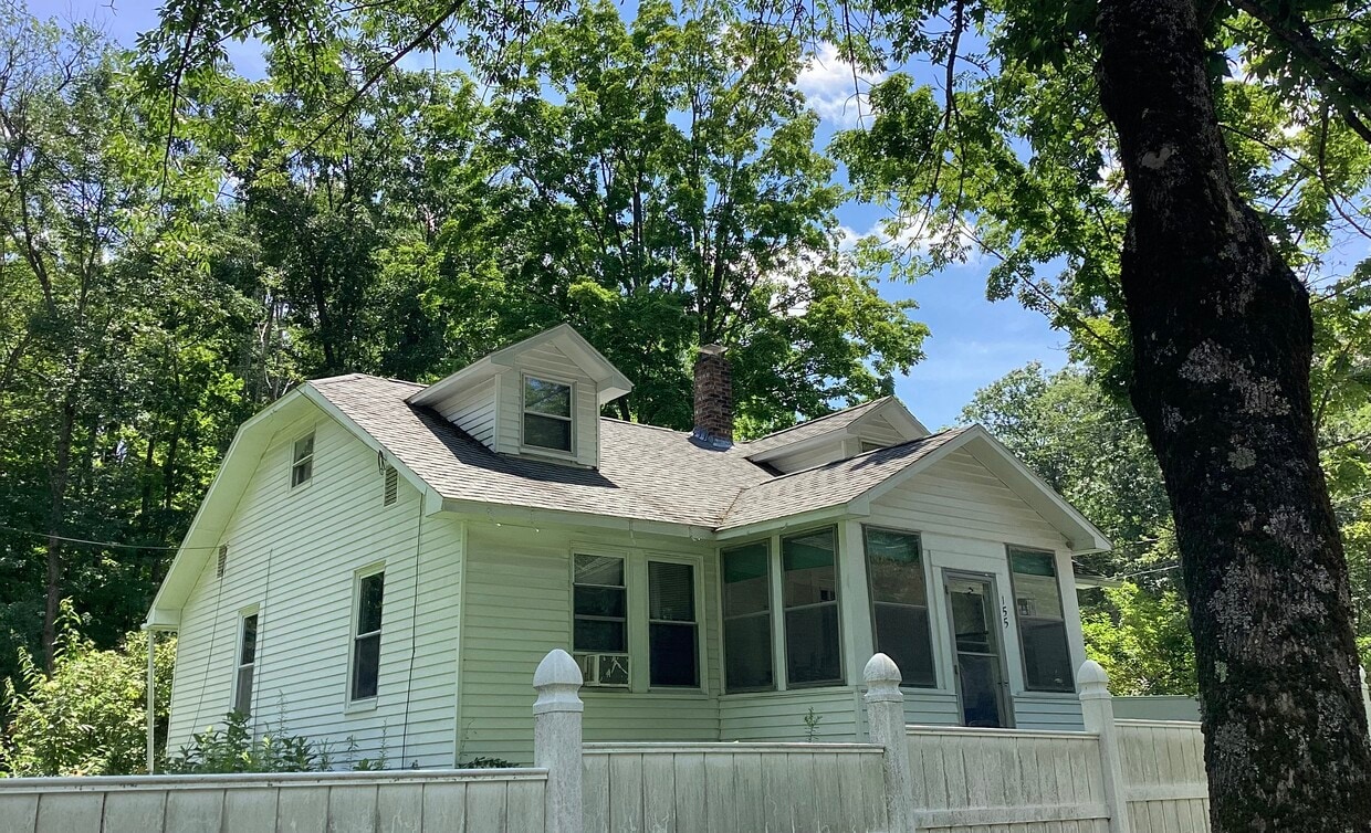 Primary Photo - 155 Narrows Rd