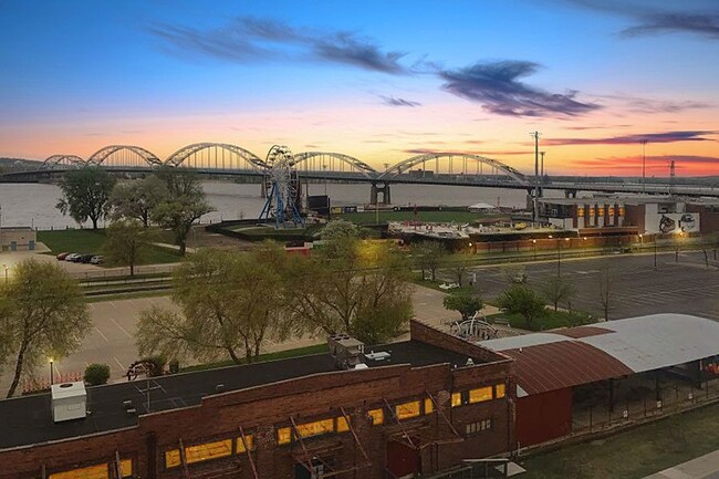 Foto del edificio - RIVERWALK LOFTS