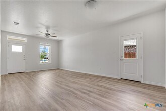 Building Photo - 1118 A Zora Dr