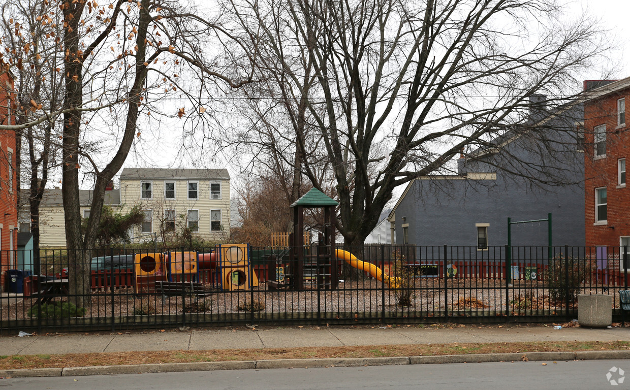 Building Photo - Gardens at Greenup