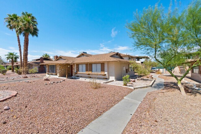 Building Photo - Spacious 3-Bedroom Townhome with Private P...