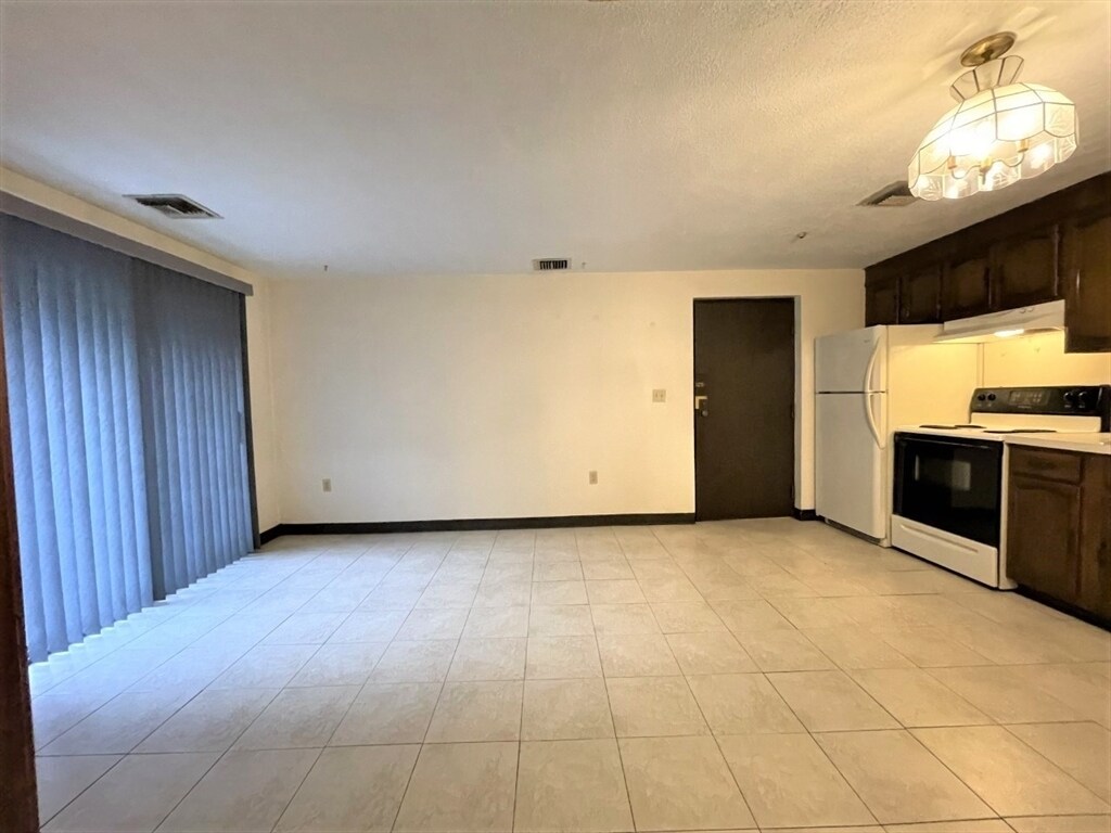Foto principal - 555 Main St
