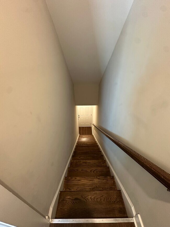Building Photo - Beautiful 2 Bedroom 2.5 Bathroom Townhome ...