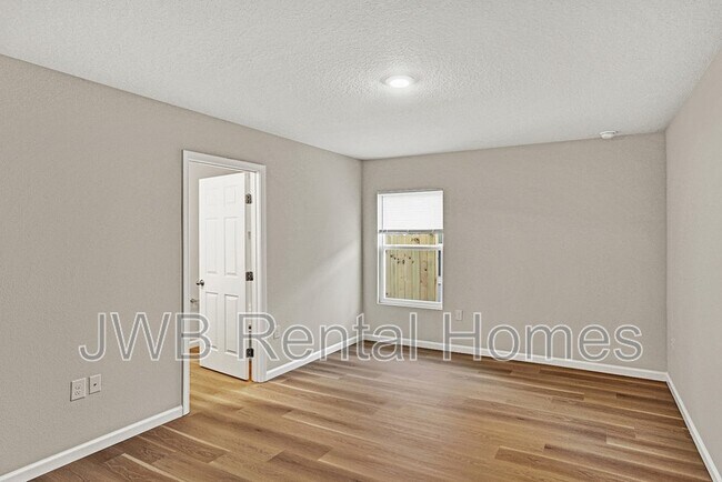 Foto del edificio - 5938 Moncrief Rd W