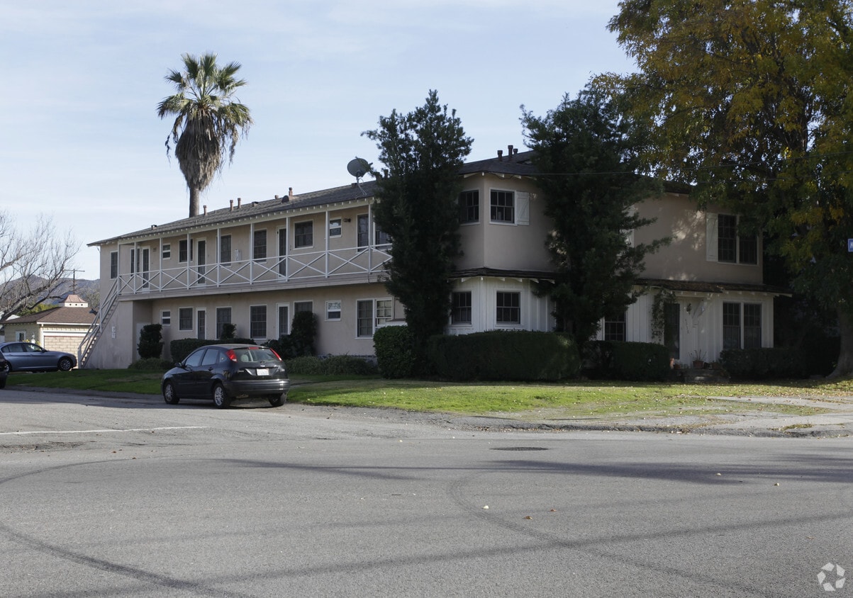 Primary Photo - 4658 Colfax Ave