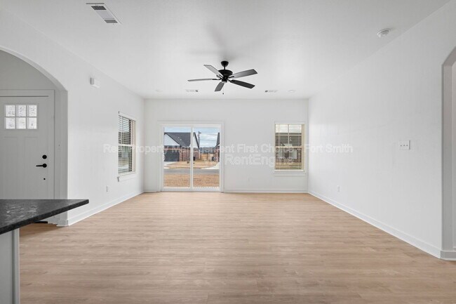 Foto del edificio - 8815 Bainbridge Ct