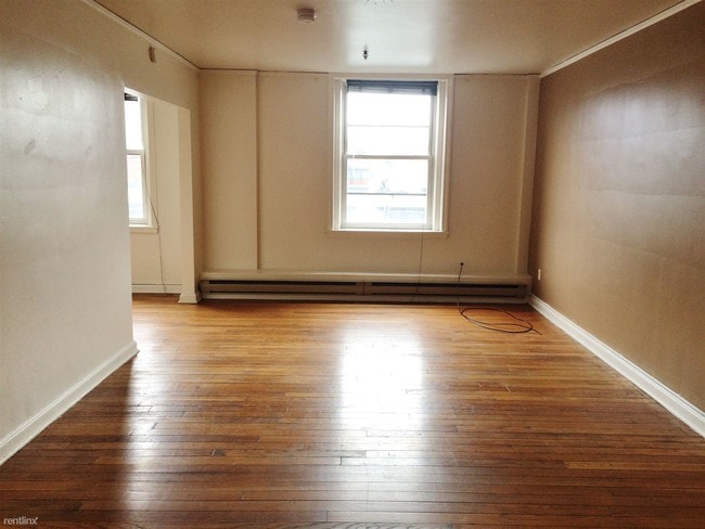 Building Photo - 214 S Highland Ave