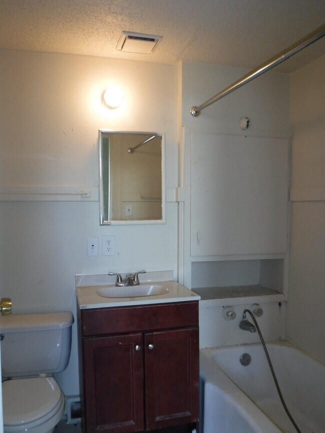 Building Photo - 508 S 15th St