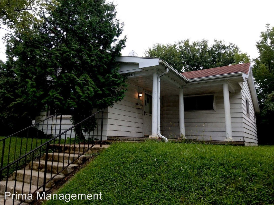 Foto principal - 3 br, 1 bath House - 797 E Main St