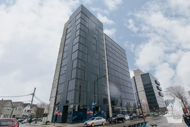 Building Photo - 2 br, 1 bath Condo - 2733 W Belden Ave # 2
