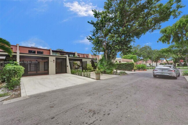 Foto del edificio - 7751 SW 102nd Pl