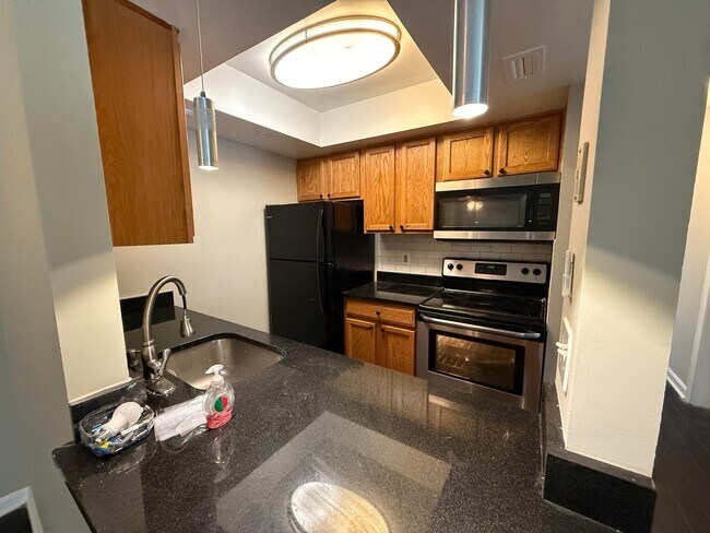Foto del edificio - 14807 Rydell Rd