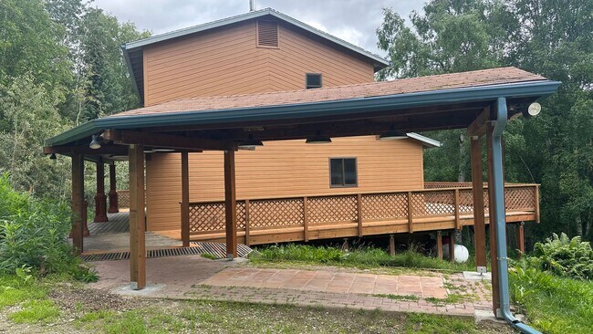 Building Photo - 3BR/2.5BA Home – Private with Large Detached Garage