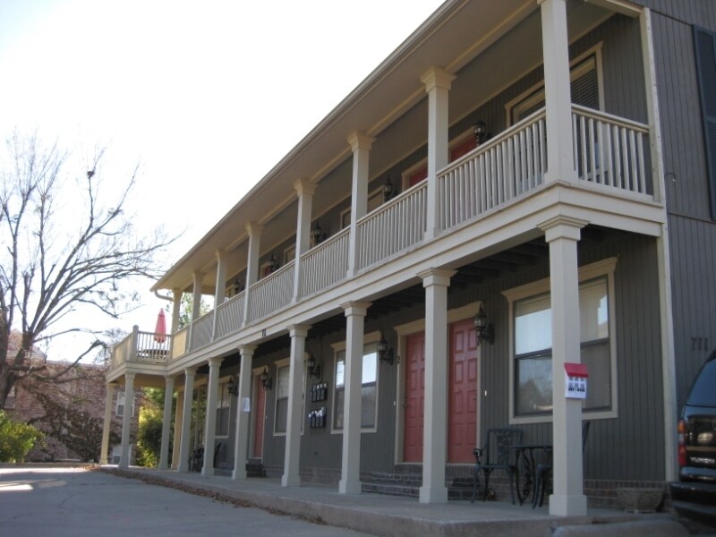 711 W Douglas St Unit 2, Fayetteville, AR 72701 Room for Rent in Fayetteville, AR