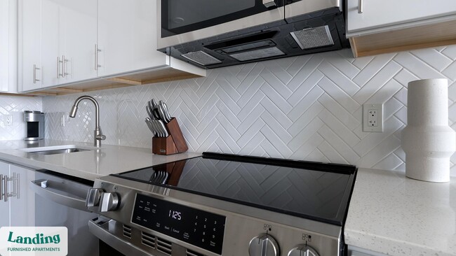 Building Photo - 1950 Mayfair St