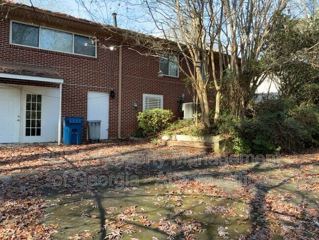 Foto del edificio - 2190 Kennesaw Due West Rd NW