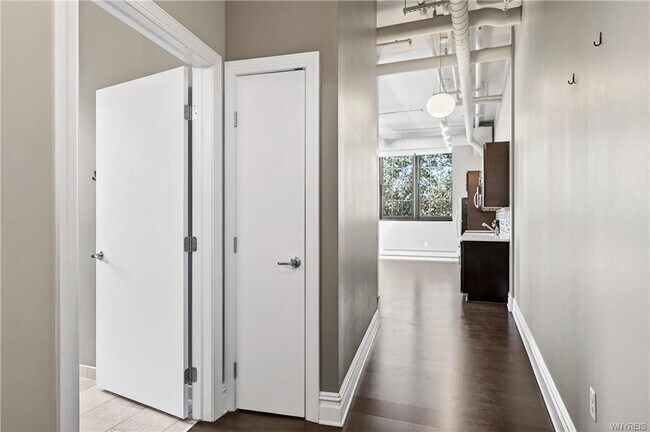 Building Photo - 2917 Main St