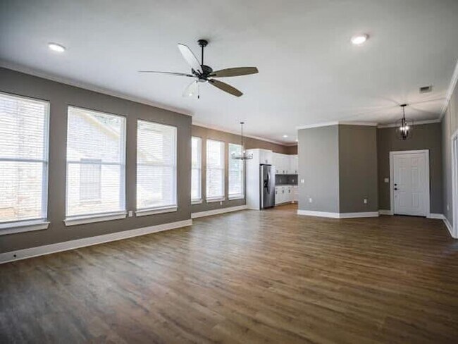 Building Photo - 13 Fernwood Dr