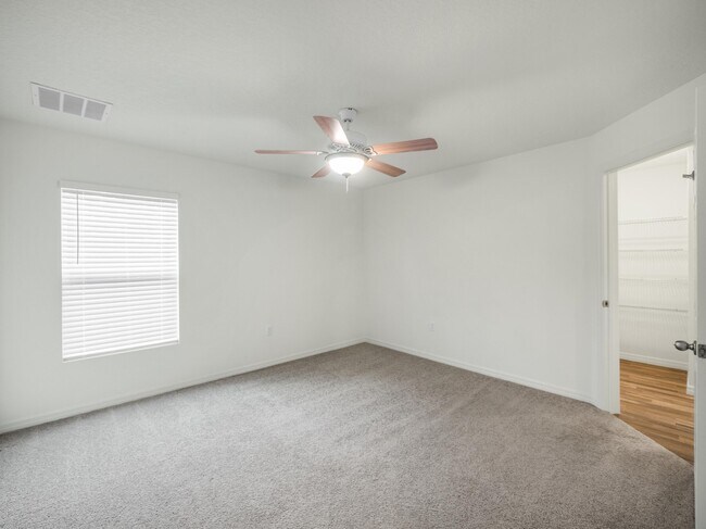 Building Photo - 544 SE Whitmore Dr