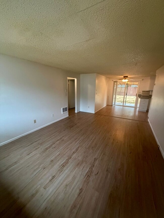 Building Photo - 510 SE 110th Ave