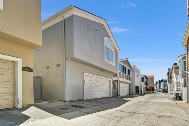 Foto del edificio - 206 E Balboa Blvd