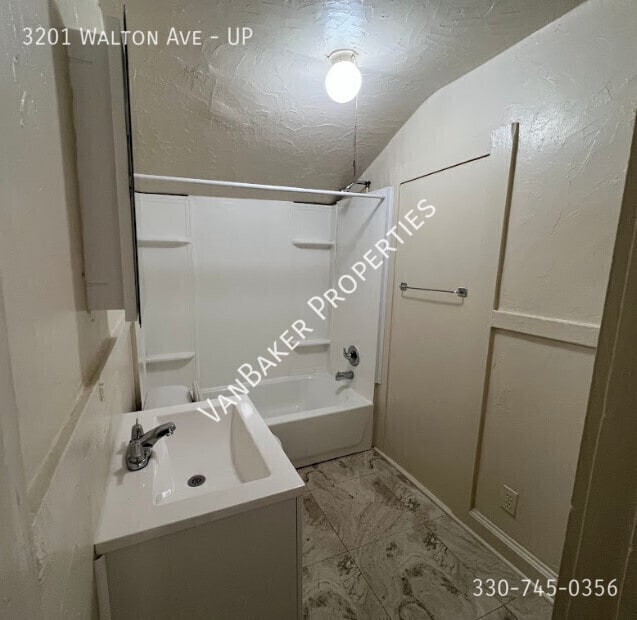 Foto del edificio - 3201 Walton Ave