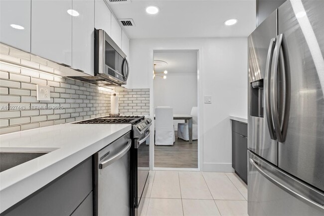 Foto del edificio - 3140 S Ocean Dr