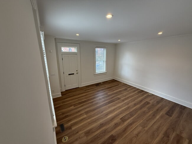 Building Photo - 678 Mohawk St