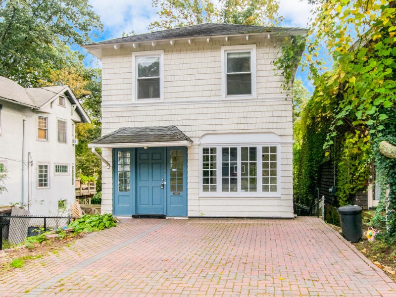 Primary Photo - 204 Parkview Ave