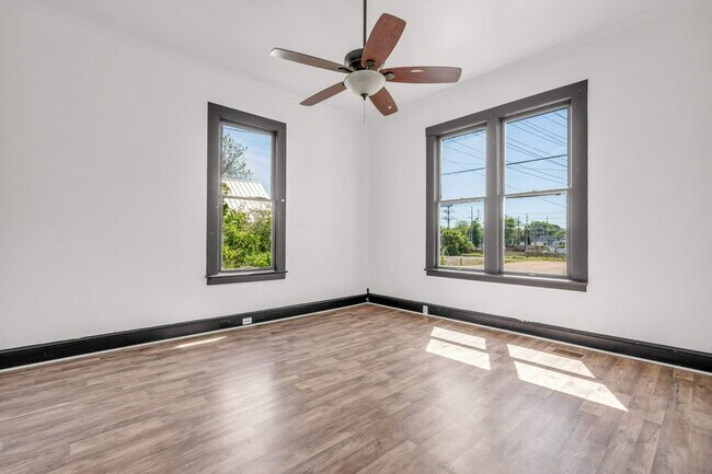 Foto del edificio - 1425 College St