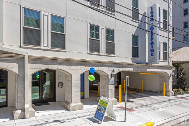 Building Photo - 1643 Josephine