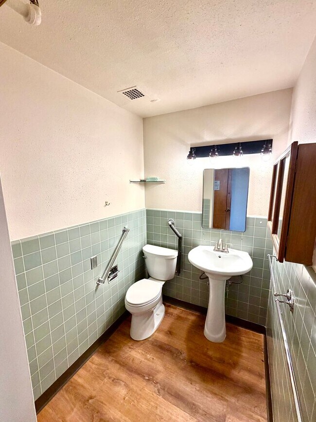 Foto del edificio - Eagle Crest Village Apartments #212: 1bdrm/1bath – All Utilities & Wi-Fi Included!
