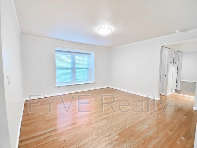 Building Photo - 3000 Hillsboro Pike