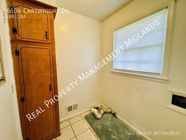 Foto del edificio - 6604 Cartwright Dr