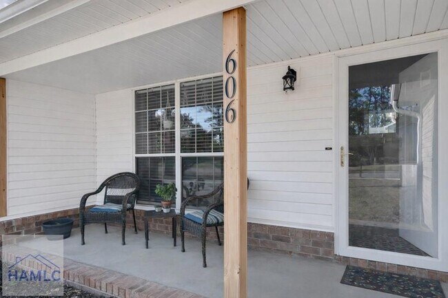 Foto del edificio - 606 Windhaven Dr