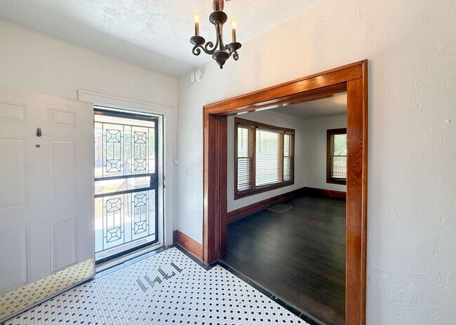 Foto del edificio - 1741 W Park Pl