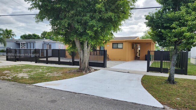 Foto del edificio - 8010 SW 16th St