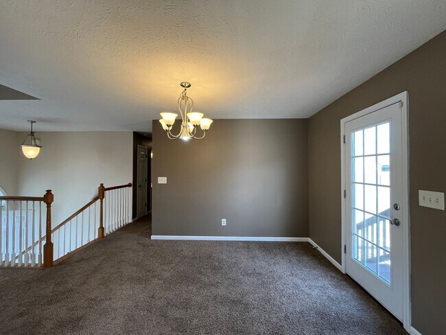 Foto del edificio - Coming Soon! Large gorgeous home with great floorplan. Pets Allowed with no breed restriction!