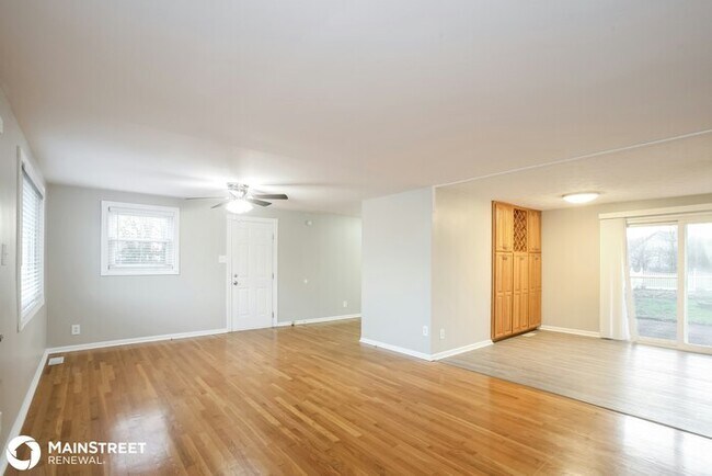 Building Photo - 7030 Pershing Rd, Indianapolis, IN 46268